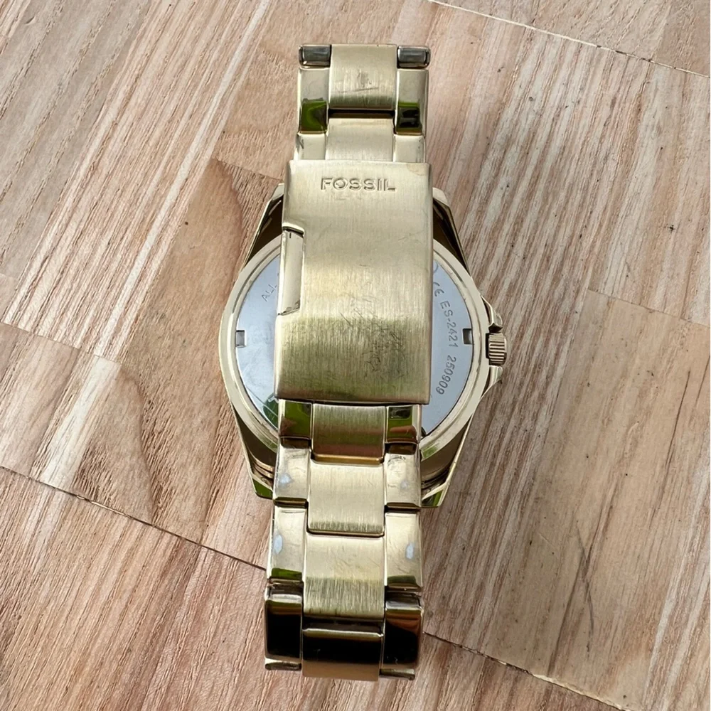 Fossil ladies gold tone watch NEW BATTERY